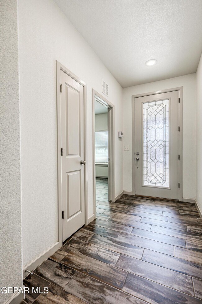 Building Photo - 6557 Toivoa Pl