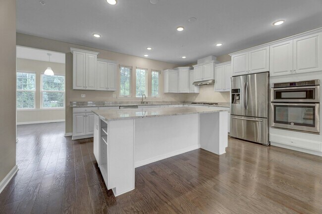 Building Photo - 704 Cottonwood Ct