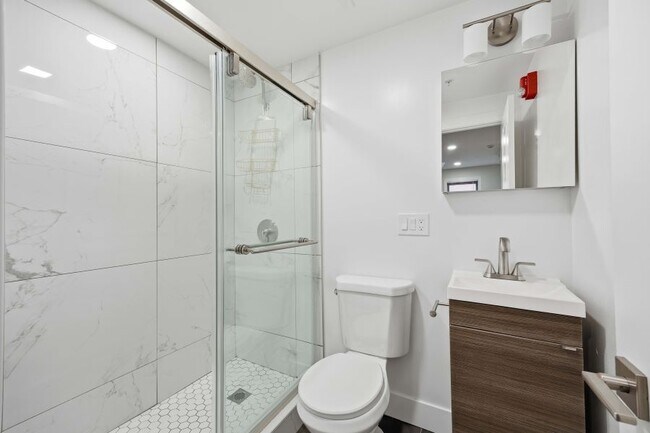 340355 - 270 Newbury Street