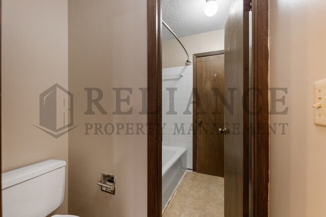 Building Photo - 2241 S White Oak Dr