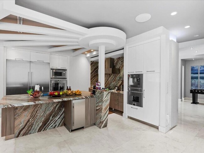 Building Photo - 3917 S Le Jeune Rd