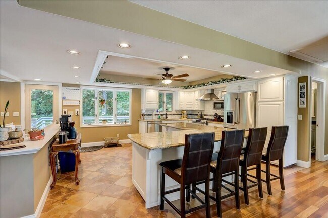 Building Photo - N43W27445-W27445 Capitol Dr