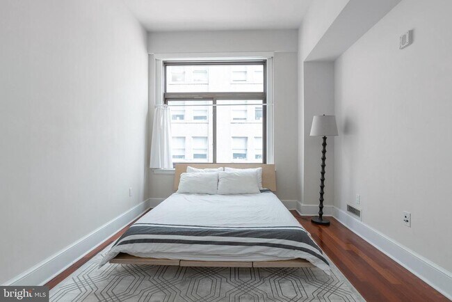 Building Photo - 1500 Chestnut St