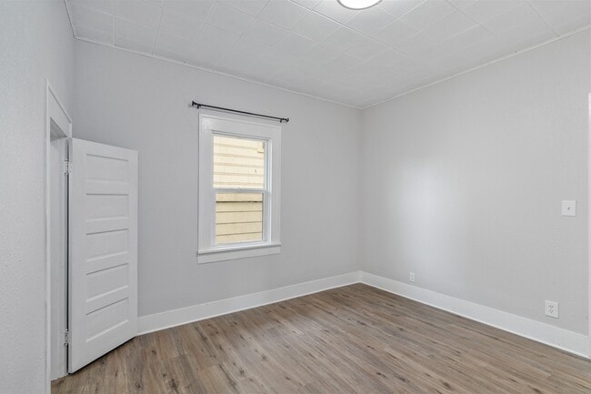 Building Photo - 3033 Sumner Ave