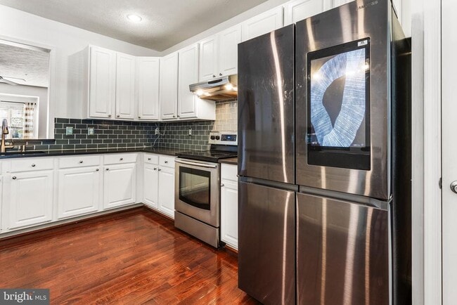 Building Photo - 8220 Silverton Ct