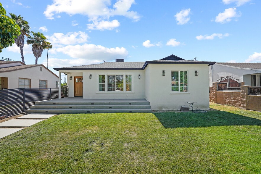 Primary Photo - 6501 Hesperia Ave