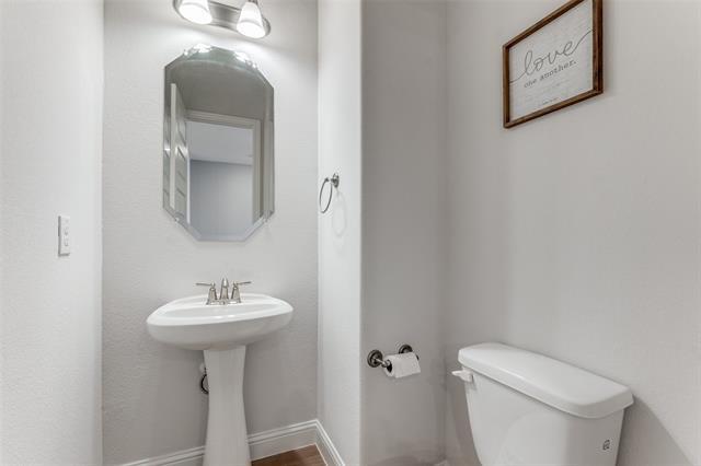 Building Photo - 2837 Troutt Dr
