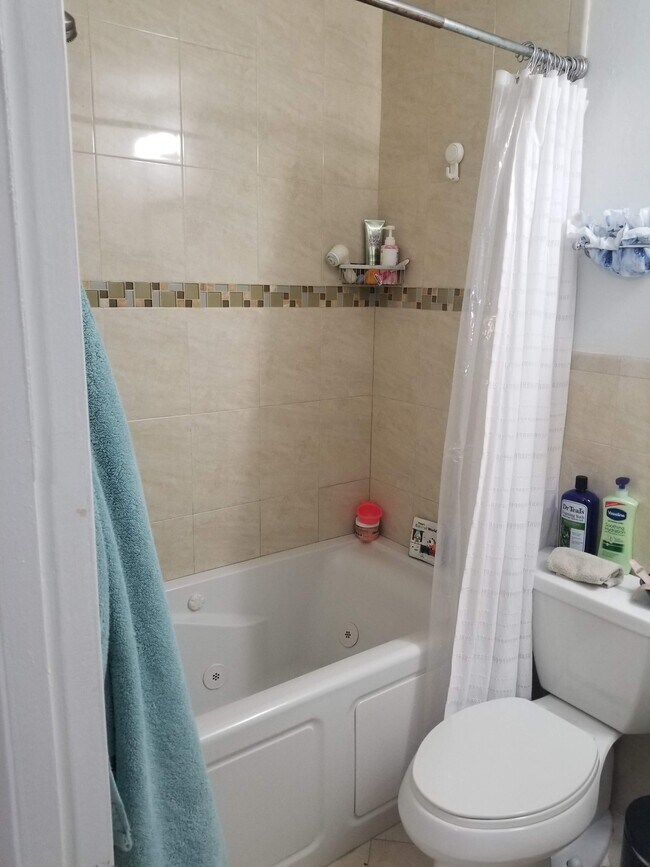 Building Photo - 3412 Franklin Ave