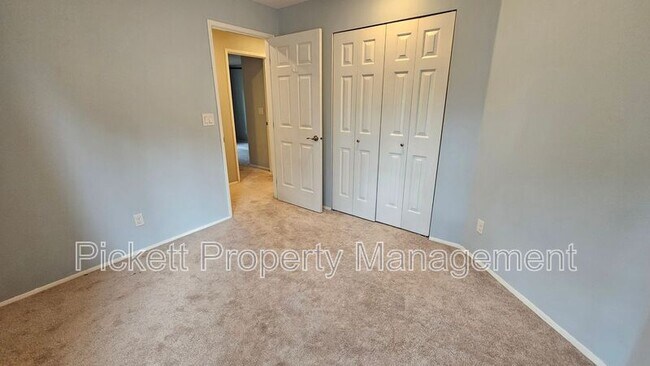 Building Photo - 6559 Gleneagle Ave SW