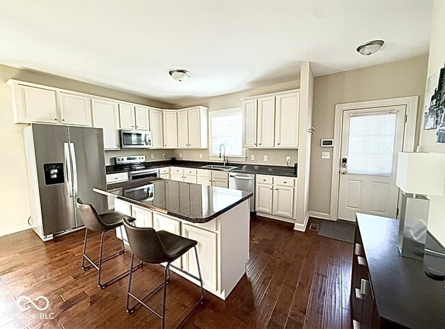 Building Photo - 836 N Beville Ave