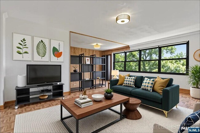 Primary Photo - 2352 Linwood Ave