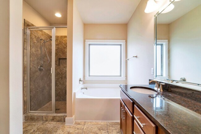 Building Photo - 9879 Volterra Ave