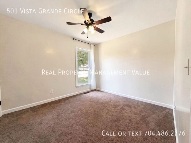 Building Photo - 501 Vista Grande Cir