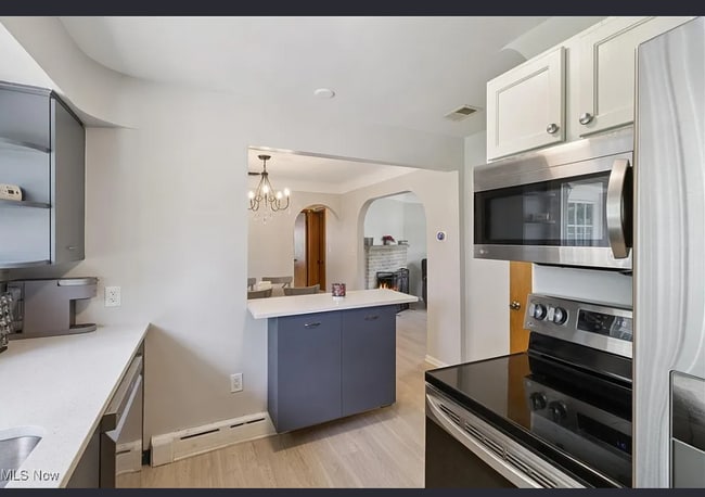 Building Photo - 2353 W Hedgewood Dr
