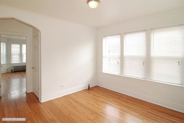 Building Photo - 5011-5015 W Maypole Ave