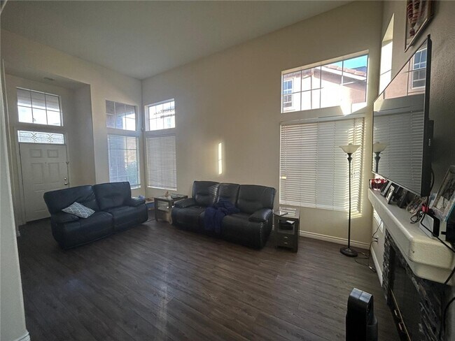 Building Photo - 6016 Sunflower St