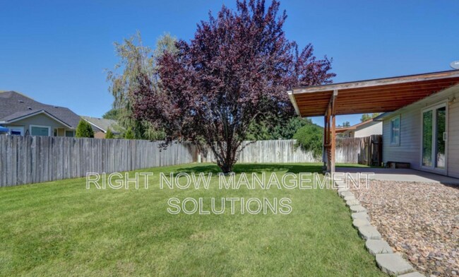 Building Photo - 815 S Pawnee Ave