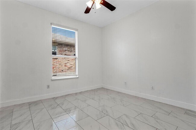 Building Photo - 556 Moonwalker Trail