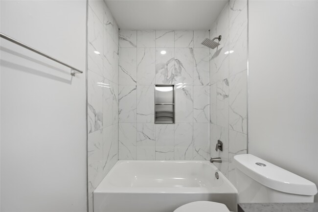 Building Photo - 2121 Hepburn St