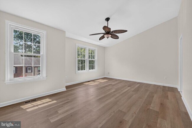 Building Photo - 6374 English Ivy Way
