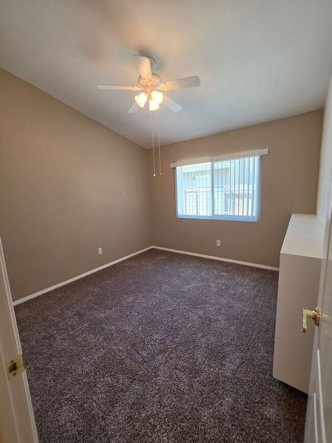 Building Photo - Spacious 4 Bedroom 2 bath Home in Victorville – Landscaping Included!