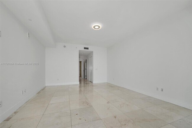 Building Photo - 350 Ocean Dr