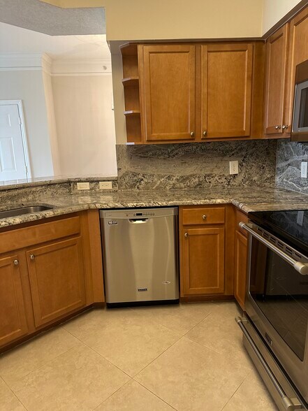 High End Maytag Appliances - 9873 Baywinds Dr