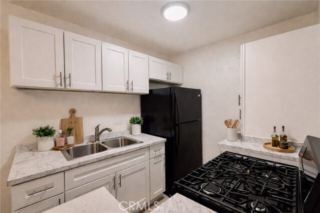 Building Photo - 1810 W Sallie Ln