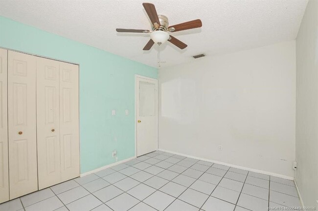 Building Photo - 1365 SW Gastador Ave