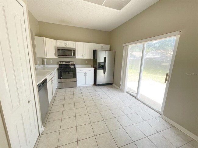 Building Photo - 12751 Woodbury Oaks Dr