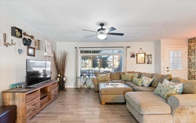 Building Photo - 8401 E Bonita Dr