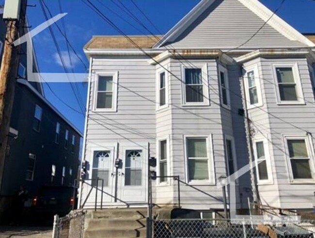 Building Photo - Top Floor-2 with A/C & parking for rent
