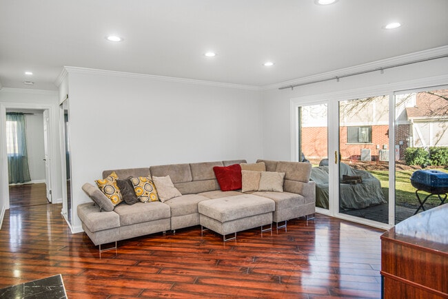 Building Photo - 1168 Middlebury Ln