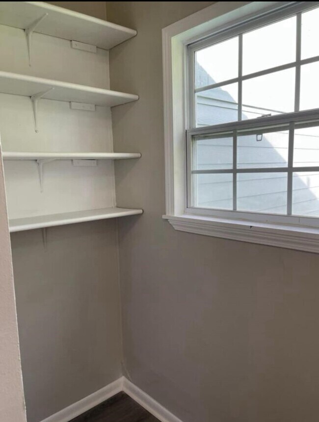 Building Photo - 8704 Lanewood Dr