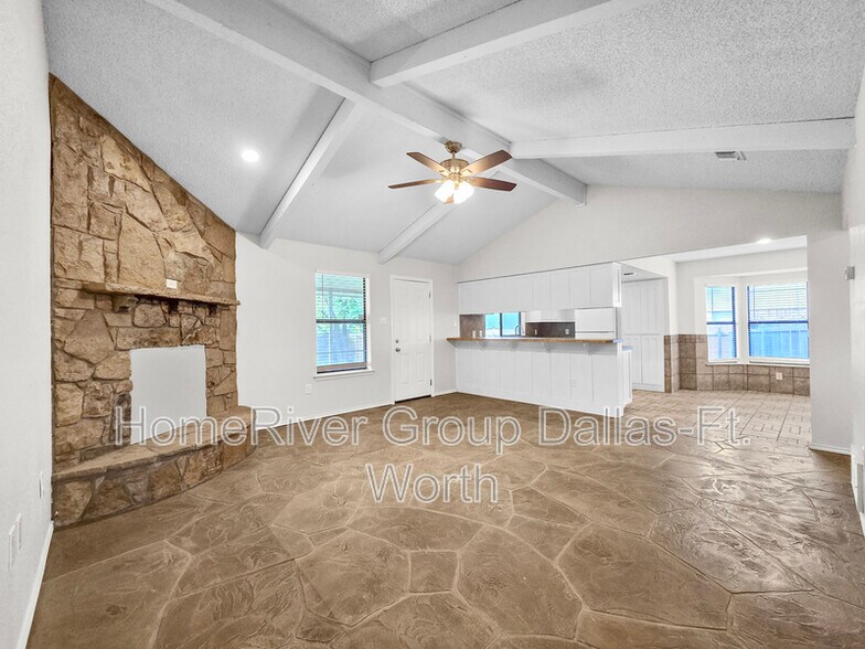 Building Photo - 6636 Valley View Dr