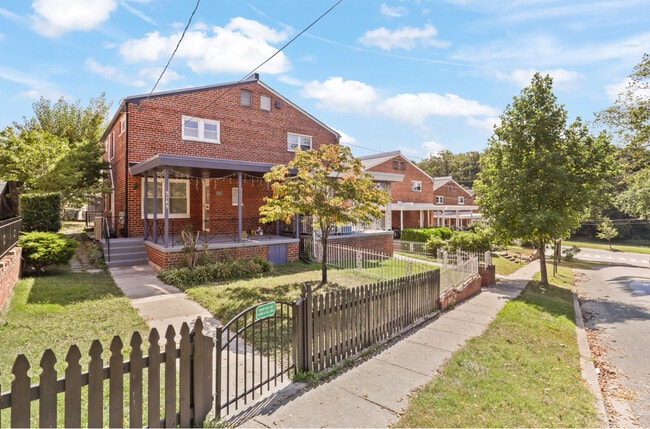 Primary Photo - 5145 8th St NE