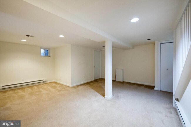 Building Photo - 4209 Ellicott St NW