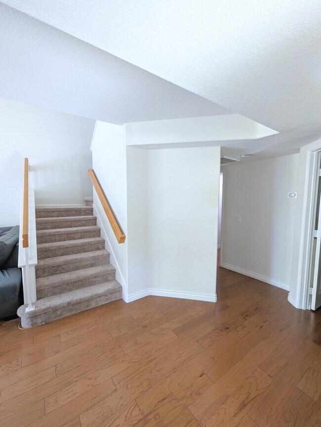 Building Photo - 639 S Dewberry Ln