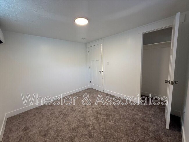 Building Photo - 3718-3718 Brinker Ave