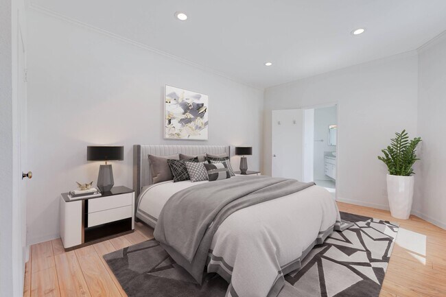 Building Photo - 832 Palm Ave