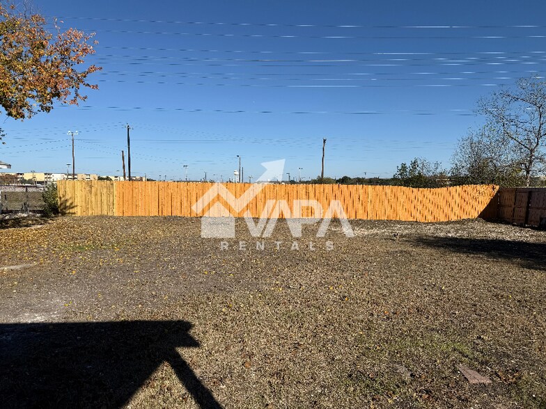 Building Photo - 1994 Springvale Dr