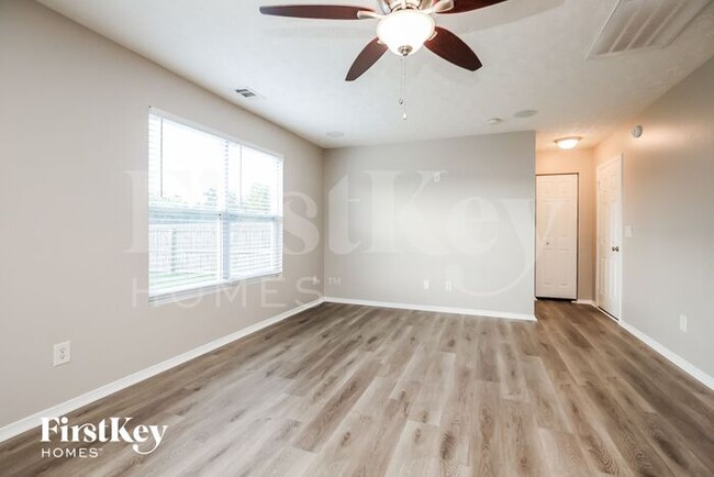 Building Photo - 2875 Creekbend Dr