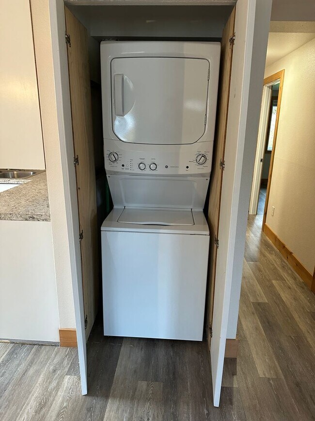 Building Photo - 6 month or 18 month lease offered for remodeled house