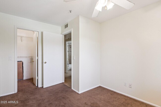 Building Photo - 17 E Ruth Ave