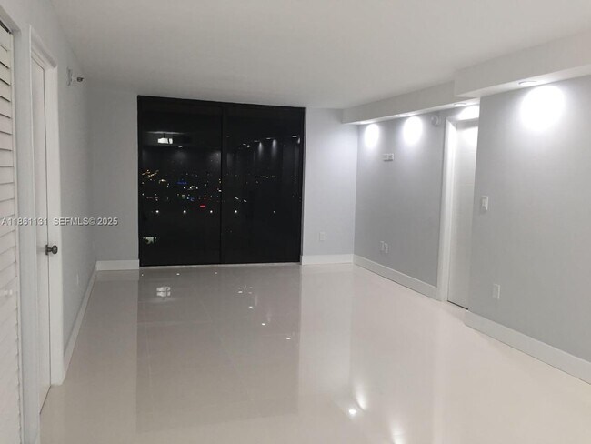 Building Photo - 210 174th St