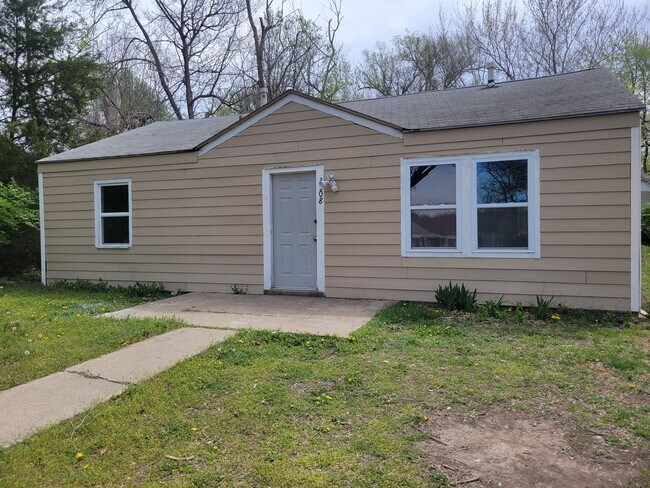 Primary Photo - Cute 3 bedroom 1 bath!
