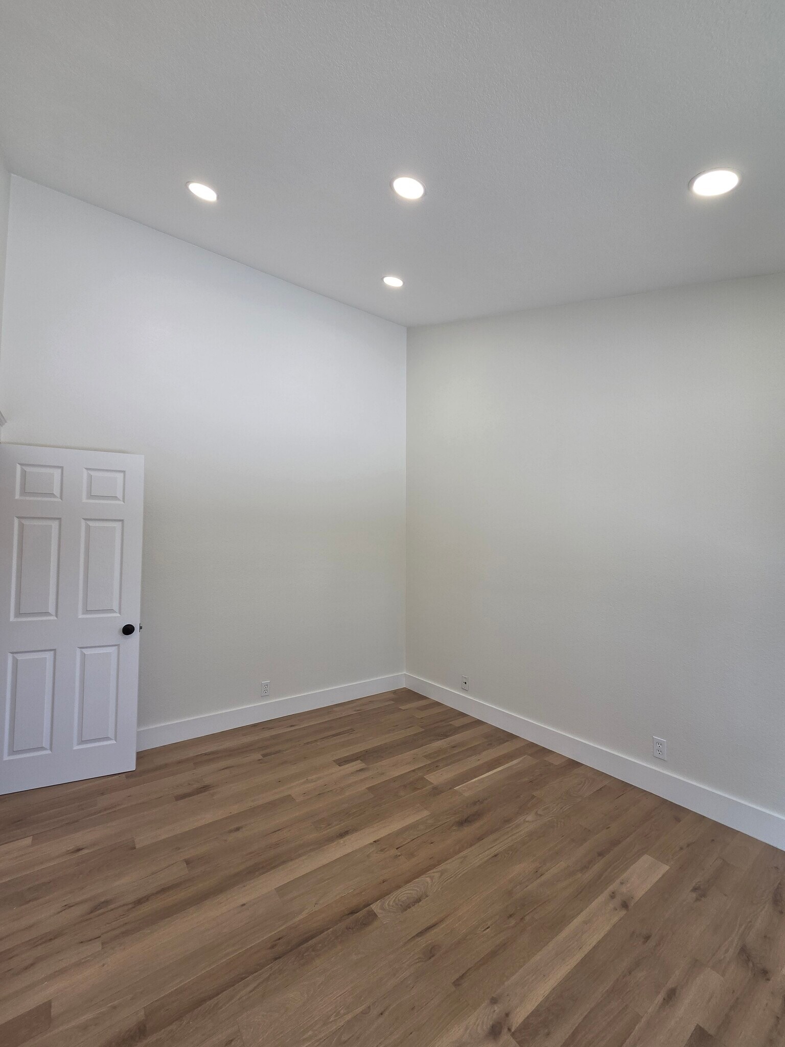 Building Photo - 245 Mesa Dr