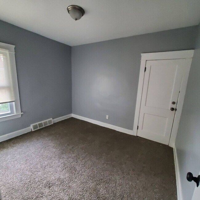 Building Photo - 12098 Chesterfield Ave