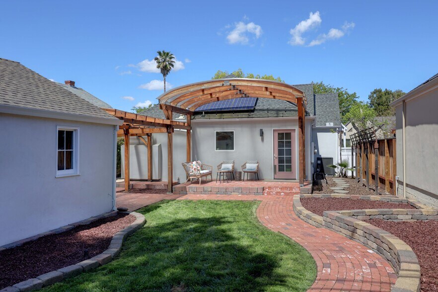 Building Photo - 4900 8th Ave