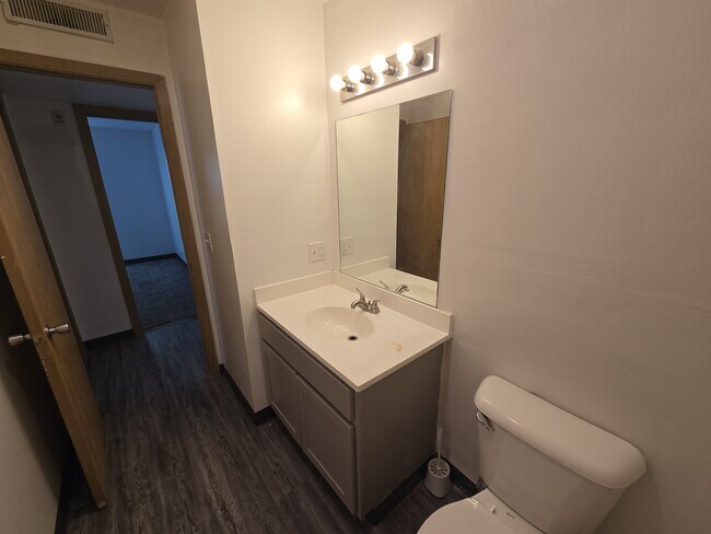 Building Photo - 60 Miller Ave SW